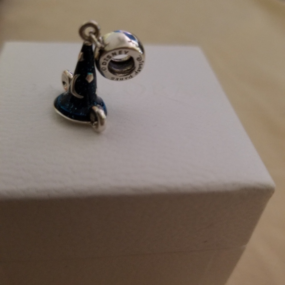 Pandora/Disney sorcerer hat dangle charm